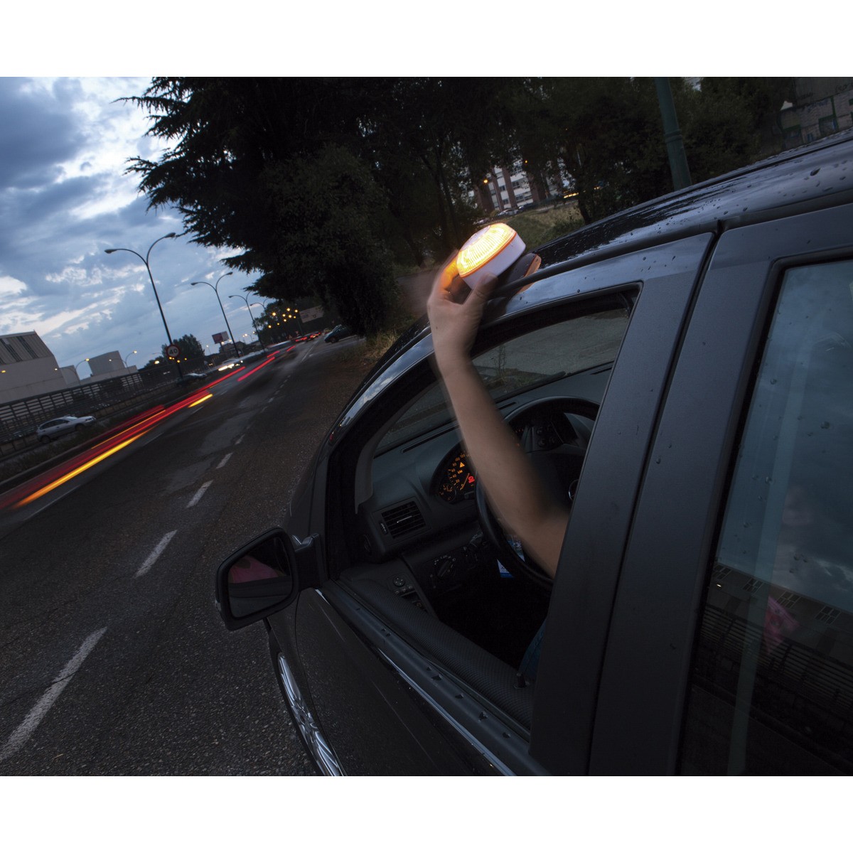 LUZ DE EMERGENCIA V16 HELP FLASH - Imagen 3