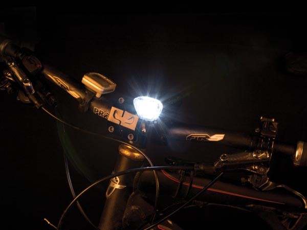 JUEGO DE ILUMINACIÓN Y CANDADO PARA BICICLETAS - Imagen 3