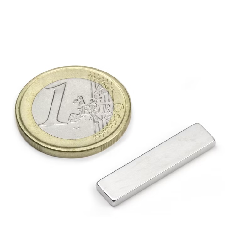 IMÁN DE NEODIMIO BLOQUE NIQUELADO 25x6x2mm 1.7kg 45SH
