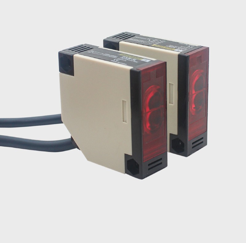 SENSOR FOTOELÉCTRICO OMRON E3JK-5DM1 (250VAC) ALCANCE 2m